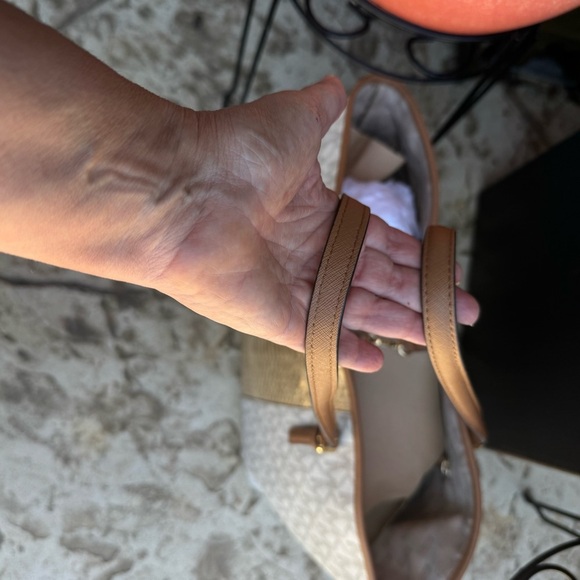 Michael Kors Met Center Stripe Carryall Tote in Vanilla/Gold - Picture 5 of 12